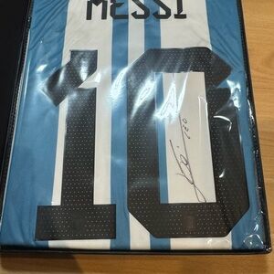 Lionel Messi signed Argentina jersey with icons COA